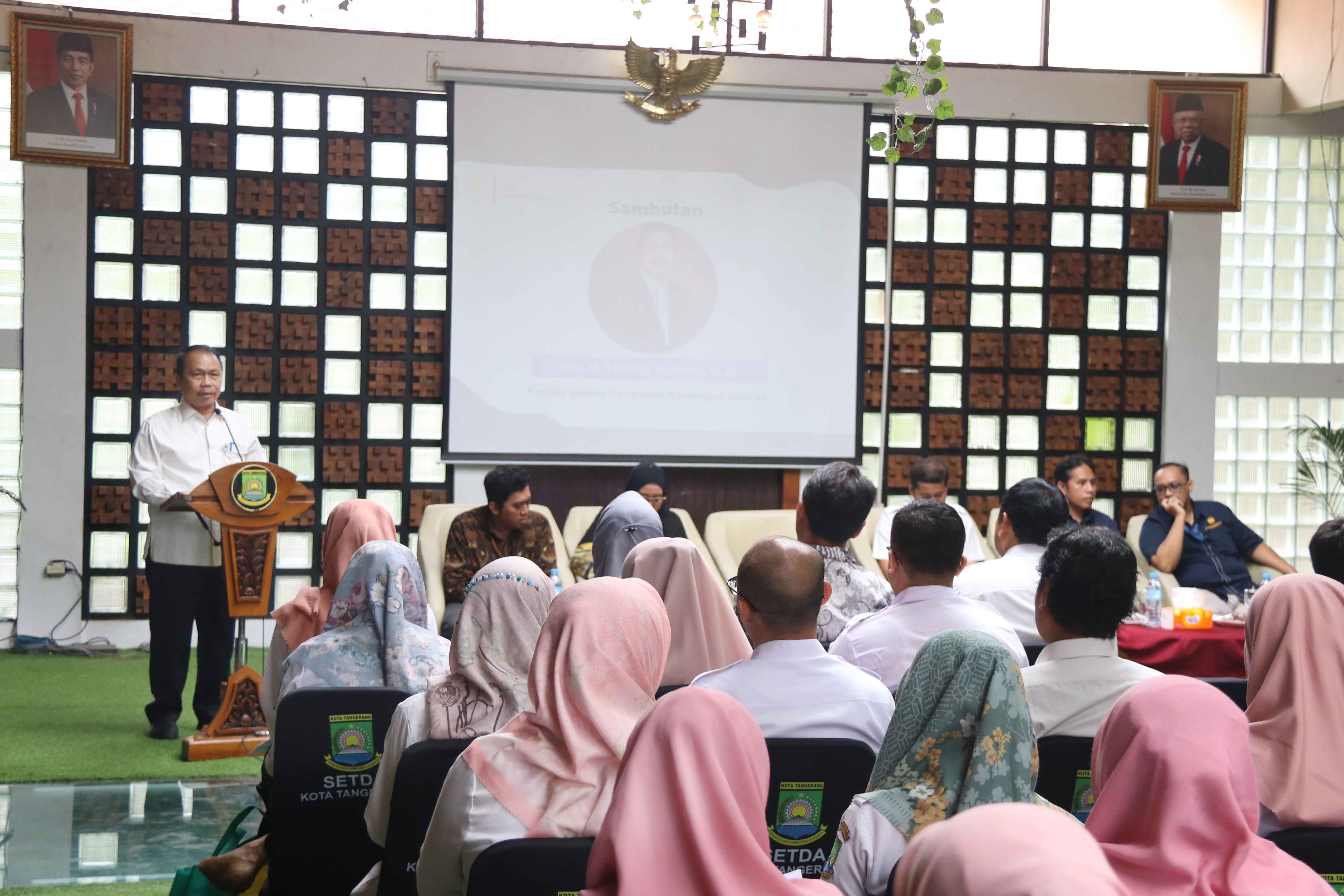 Kepala Badan Pengelola Keuangan Daerah Drs. H. Tatang Sutisna, MM hadir sekaligus membuka acara Kegiatan Pengabdian Masyarakat yang diselenggarakan oleh Departemen Ilmu Fiskal Fakultas Ilmu Administrasi Universitas Indonesia melalui Pelatihan Pemenuhan Ha